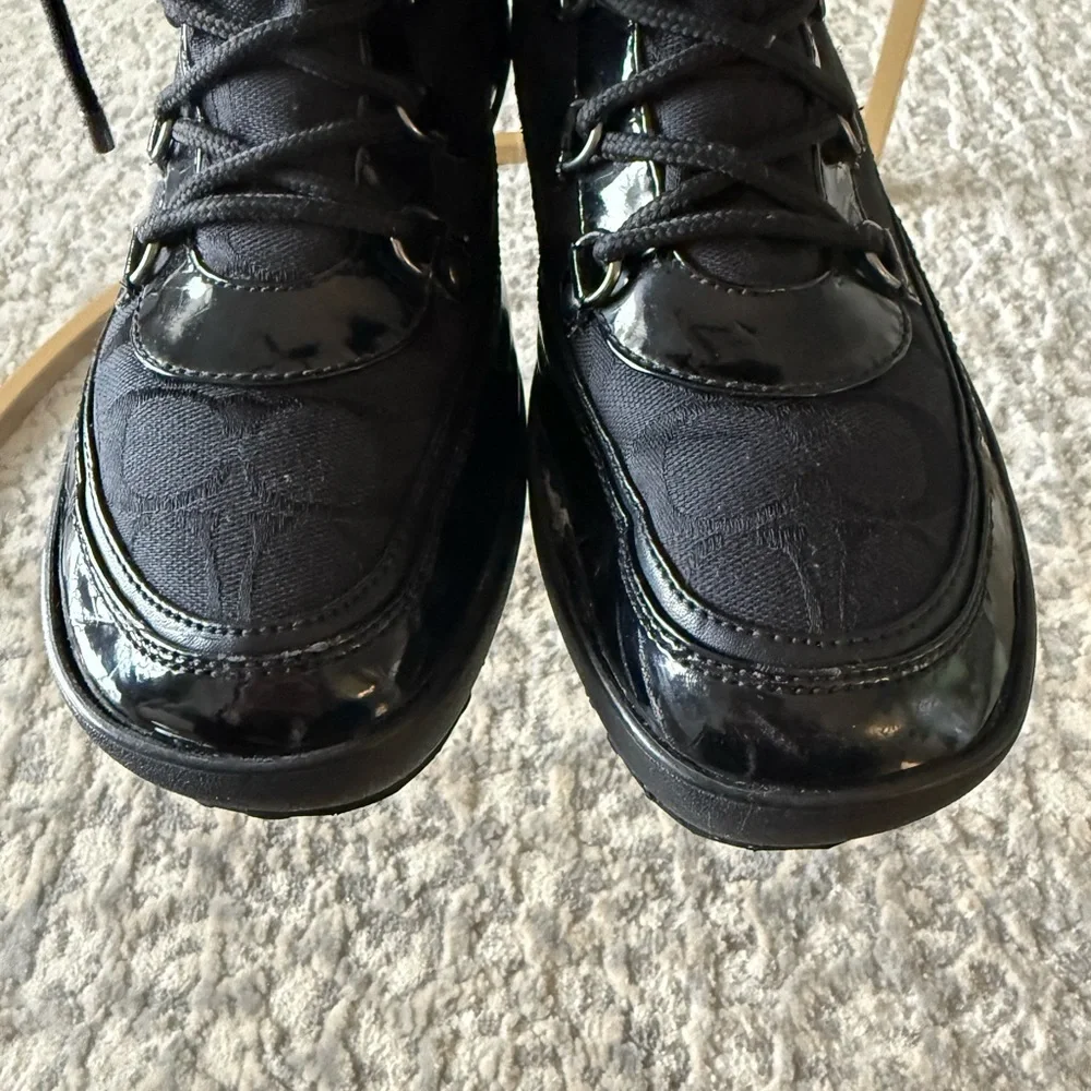 Coach Peggy Signature Snow Boots Black Lace Up Winter Boots Size 8.5B